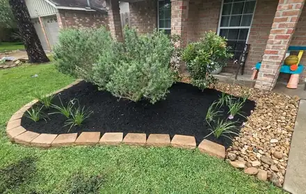 Curved flower bed edged in brick (photo 3 of 6)